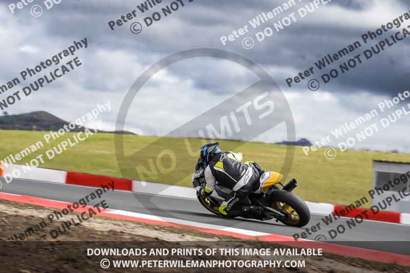 cadwell no limits trackday;cadwell park;cadwell park photographs;cadwell trackday photographs;enduro digital images;event digital images;eventdigitalimages;navarra;no limits trackdays;peter wileman photography;racing digital images;trackday digital images;trackday photos